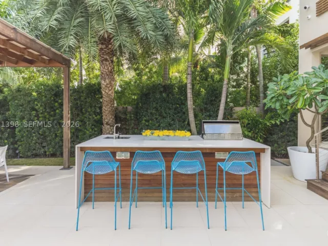 4-bedroom home for sale in Miami Beach - 455 E Dilido Dr - MondialRealty