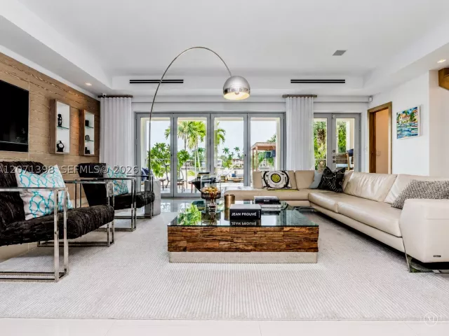 4-bedroom home for sale in Miami Beach - 455 E Dilido Dr - MondialRealty