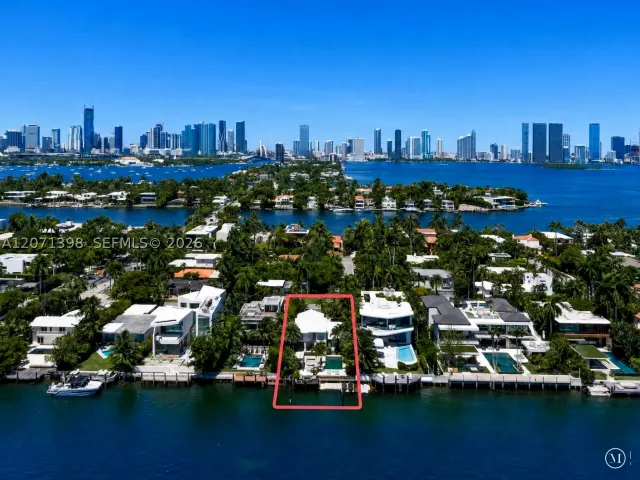 4-bedroom home for sale in Miami Beach - 455 E Dilido Dr - MondialRealty