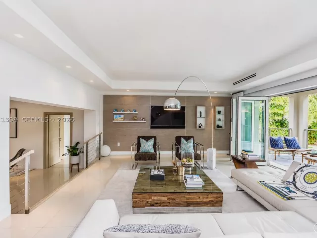 4-bedroom home for sale in Miami Beach - 455 E Dilido Dr - MondialRealty