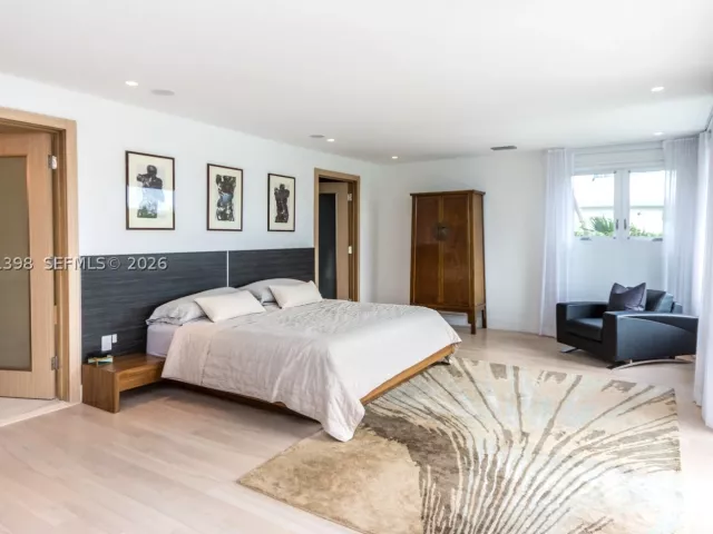 4-bedroom home for sale in Miami Beach - 455 E Dilido Dr - MondialRealty