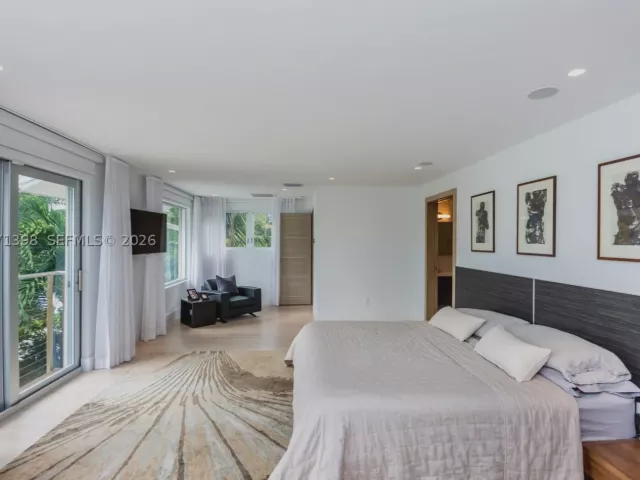 4-bedroom home for sale in Miami Beach - 455 E Dilido Dr - MondialRealty