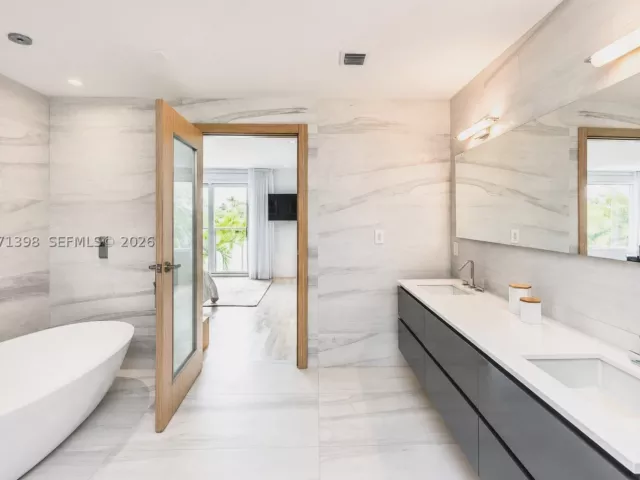 4-bedroom home for sale in Miami Beach - 455 E Dilido Dr - MondialRealty