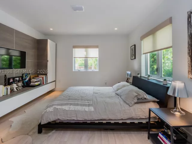 4-bedroom home for sale in Miami Beach - 455 E Dilido Dr - MondialRealty