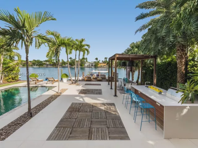 4-bedroom home for sale in Miami Beach - 455 E Dilido Dr - MondialRealty