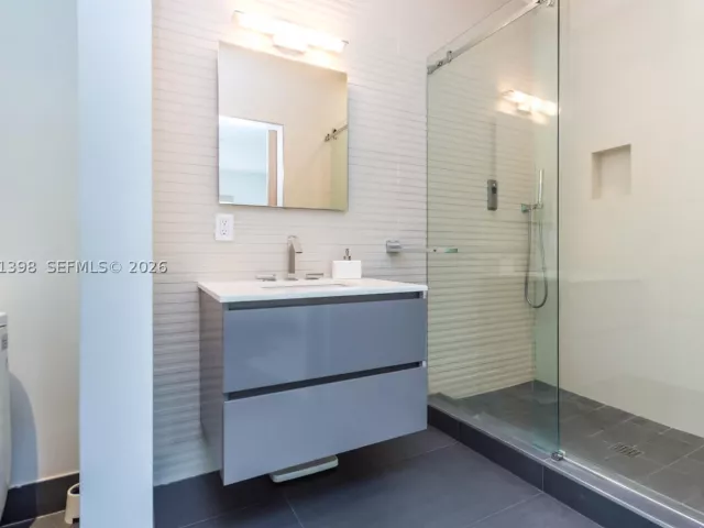4-bedroom home for sale in Miami Beach - 455 E Dilido Dr - MondialRealty