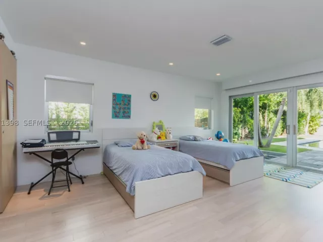 4-bedroom home for sale in Miami Beach - 455 E Dilido Dr - MondialRealty