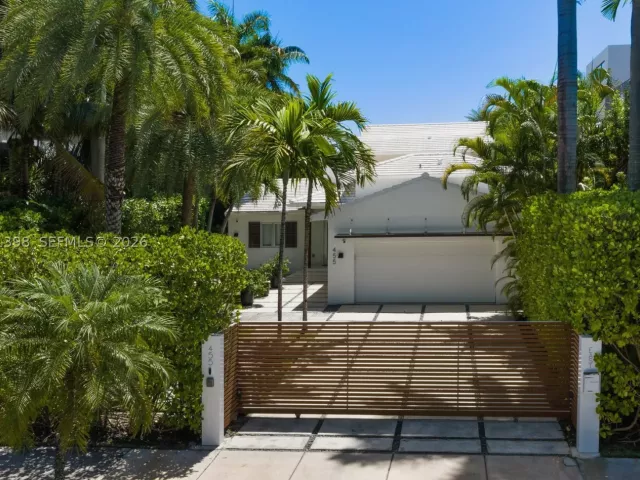 4-bedroom home for sale in Miami Beach - 455 E Dilido Dr - MondialRealty