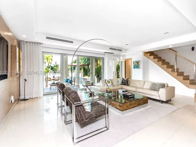 4-bedroom home for sale in Miami Beach - 455 E Dilido Dr - MondialRealty
