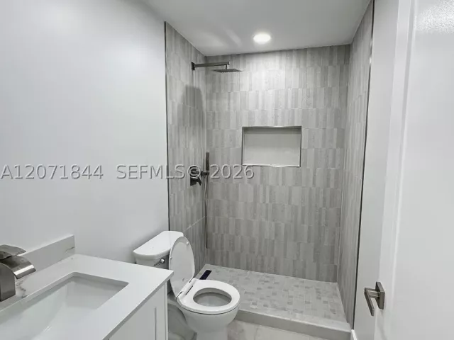 3-bedroom home for rent in Doral - 5768 NW 98th Pl 0 - MondialRealty