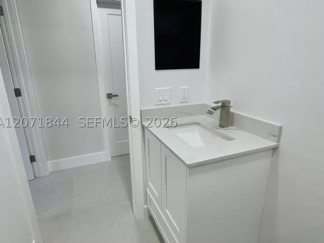 3-bedroom home for rent in Doral - 5768 NW 98th Pl 0 - MondialRealty
