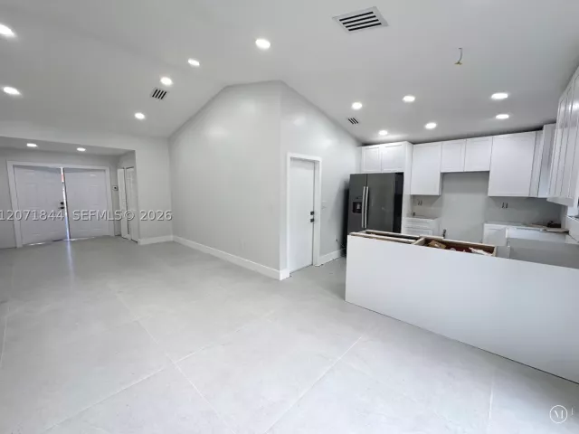 3-bedroom home for rent in Doral - 5768 NW 98th Pl 0 - MondialRealty