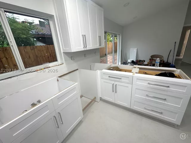 3-bedroom home for rent in Doral - 5768 NW 98th Pl 0 - MondialRealty