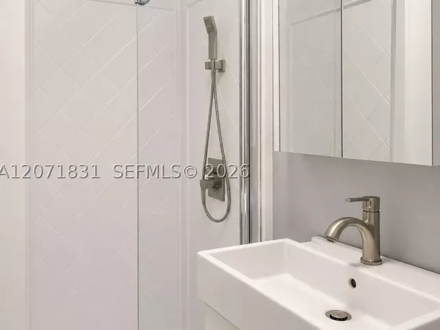 4-bedroom home for rent in North Miami Beach - 3600 NE 167th St 19 - MondialRealty