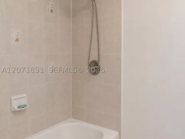 4-bedroom home for rent in North Miami Beach - 3600 NE 167th St 19 - MondialRealty