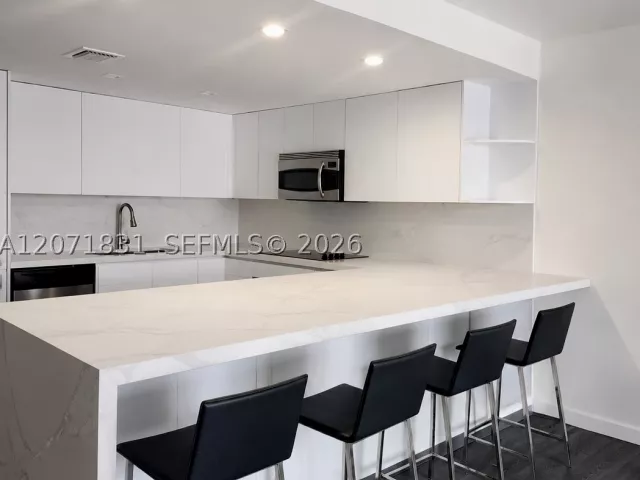 4-bedroom home for rent in North Miami Beach - 3600 NE 167th St 19 - MondialRealty