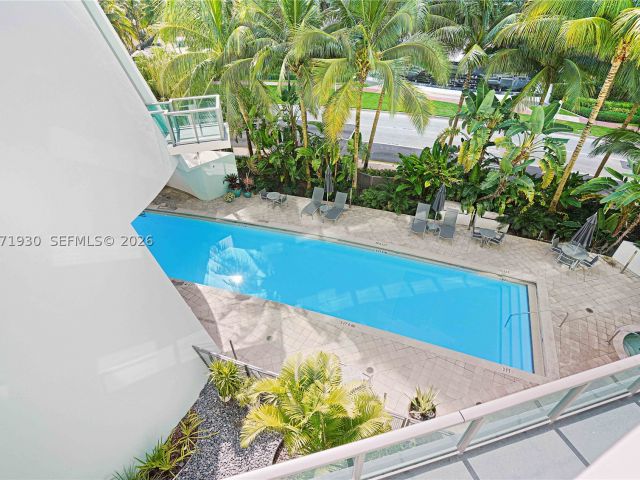 2-bedroom condo for sale in Miami Beach - 6000 Collins Ave 336 - MondialRealty