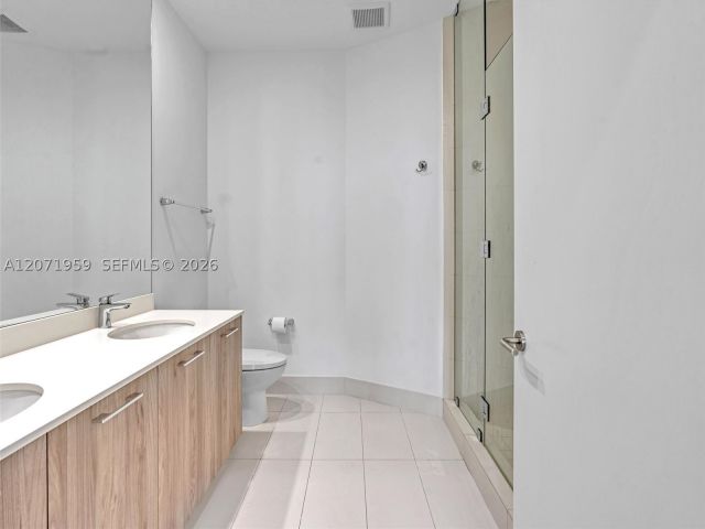 3-bedroom condo for rent in Miami - 501 NE 31st St 310 - MondialRealty