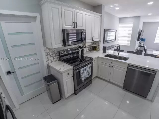 4-bedroom home for rent in Doral - 7333 NW 113th Ct 7333 - MondialRealty