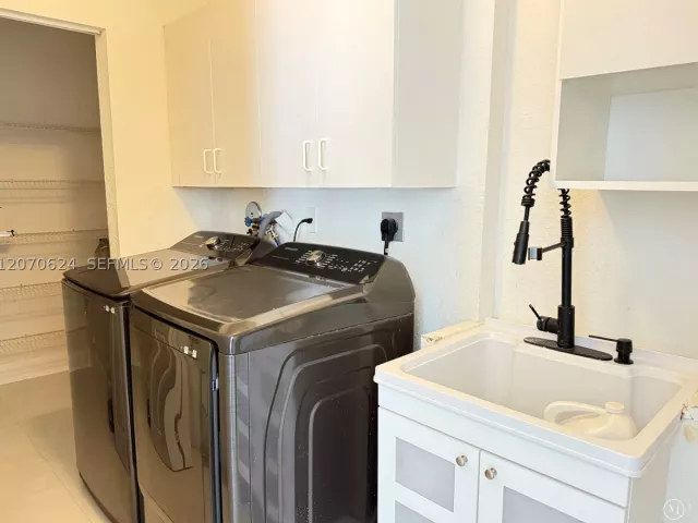 4-bedroom home for rent in Doral - 7333 NW 113th Ct 7333 - MondialRealty