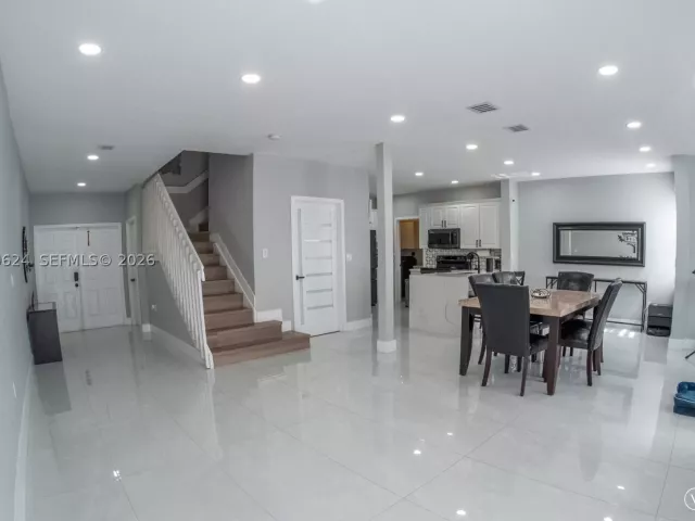 4-bedroom home for rent in Doral - 7333 NW 113th Ct 7333 - MondialRealty