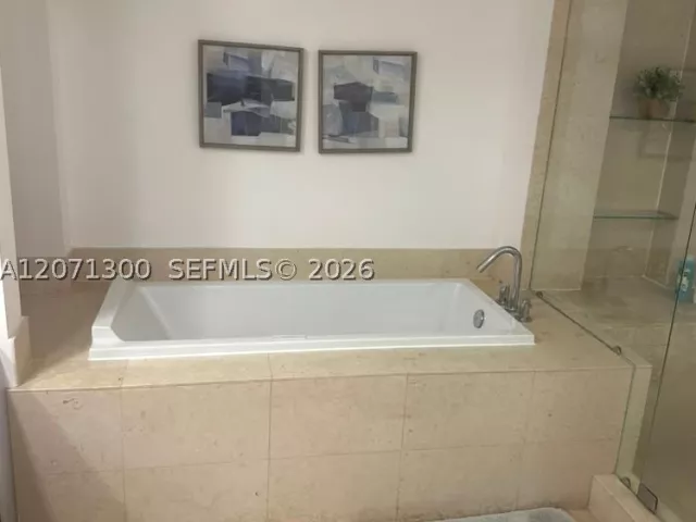 2-bedroom condo for rent in Miami - 485 Brickell Ave 1908 - MondialRealty