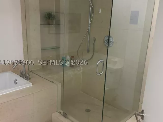 2-bedroom condo for rent in Miami - 485 Brickell Ave 1908 - MondialRealty