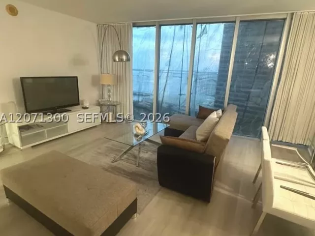 2-bedroom condo for rent in Miami - 485 Brickell Ave 1908 - MondialRealty