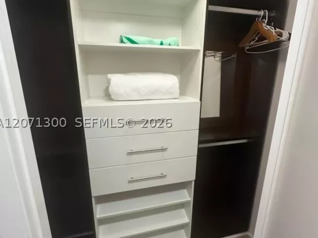 2-bedroom condo for rent in Miami - 485 Brickell Ave 1908 - MondialRealty
