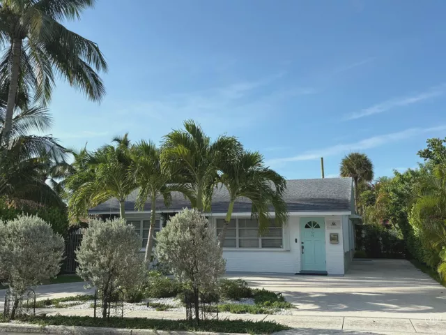 4-bedroom home for sale in West Palm Beach - 368 Plymouth Road - MondialRealty
