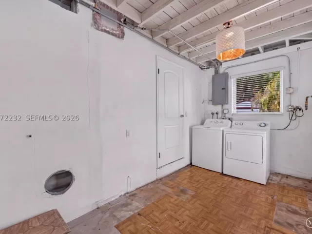 3-bedroom home for rent in North Miami - 12140 NE Miami Ct - MondialRealty