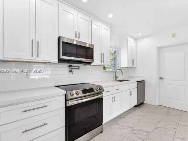 3-bedroom home for rent in North Miami - 12140 NE Miami Ct - MondialRealty