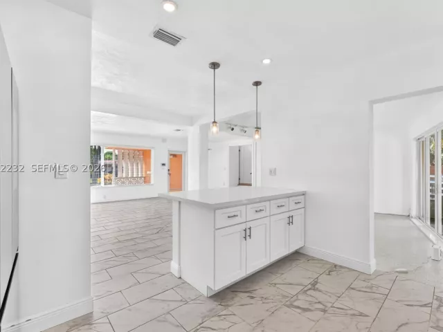 3-bedroom home for rent in North Miami - 12140 NE Miami Ct - MondialRealty