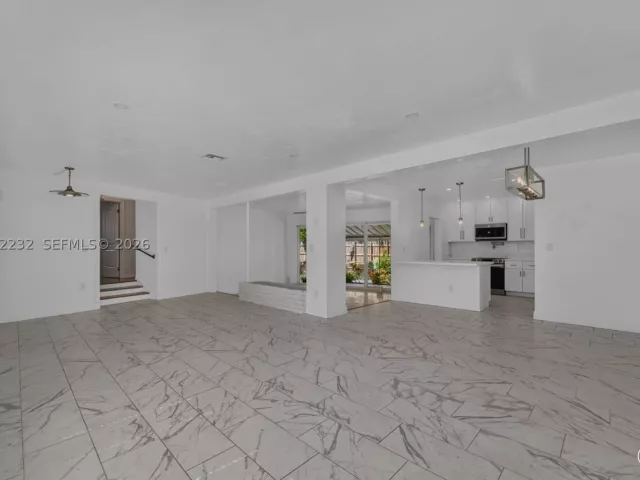 3-bedroom home for rent in North Miami - 12140 NE Miami Ct - MondialRealty