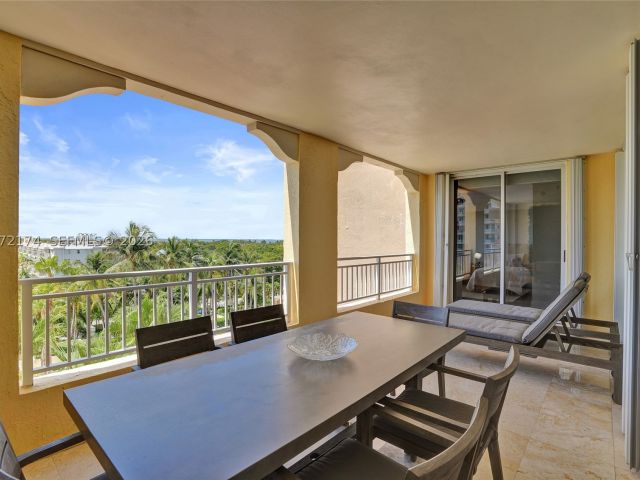 3-bedroom condo for sale in Key Biscayne - 765 Crandon Blvd 603 - MondialRealty