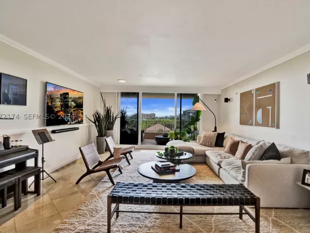 3-bedroom condo for sale in Key Biscayne - 765 Crandon Blvd 603 - MondialRealty