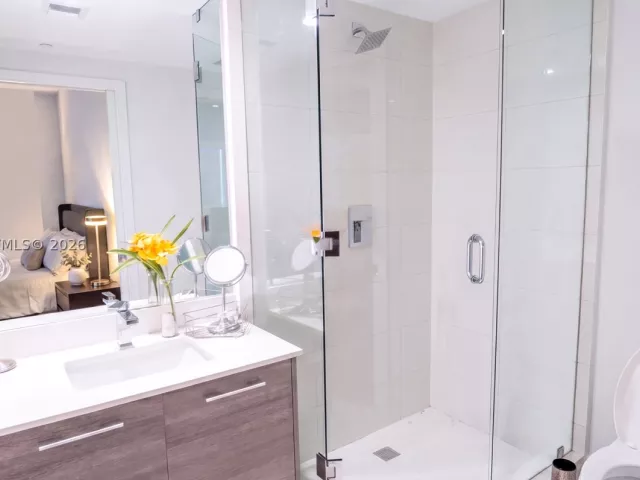 2-bedroom condo for rent in Miami - 650 NE 32nd St 1502 - MondialRealty