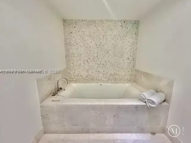 1-bedroom condo for rent in Sunny Isles Beach - 17121 Collins Ave 1007 - MondialRealty