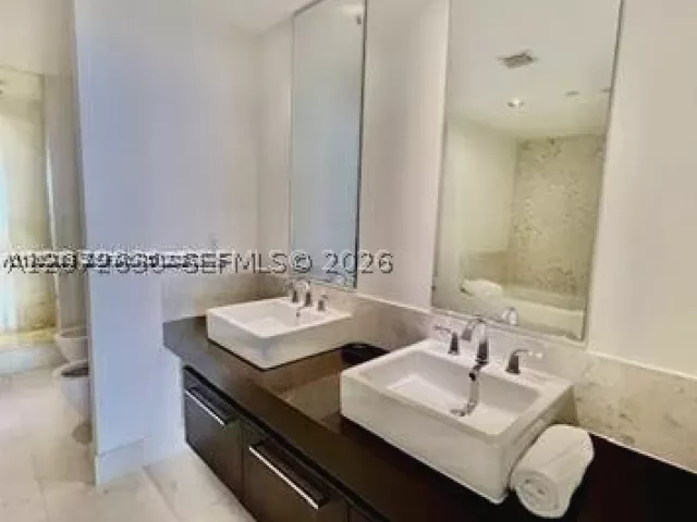 1-bedroom condo for rent in Sunny Isles Beach - 17121 Collins Ave 1007 - MondialRealty