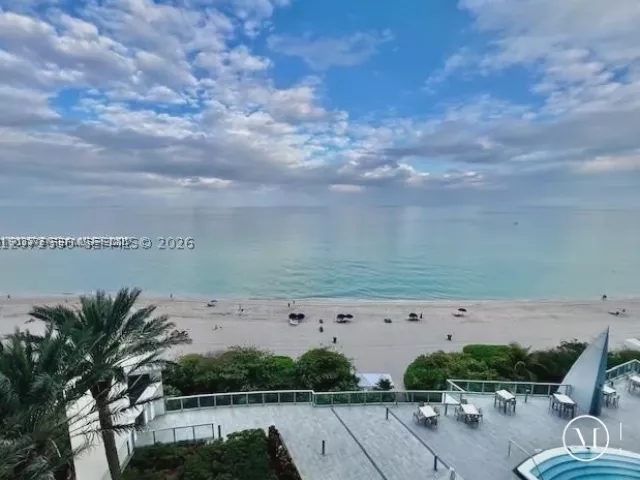 1-bedroom condo for rent in Sunny Isles Beach - 17121 Collins Ave 1007 - MondialRealty