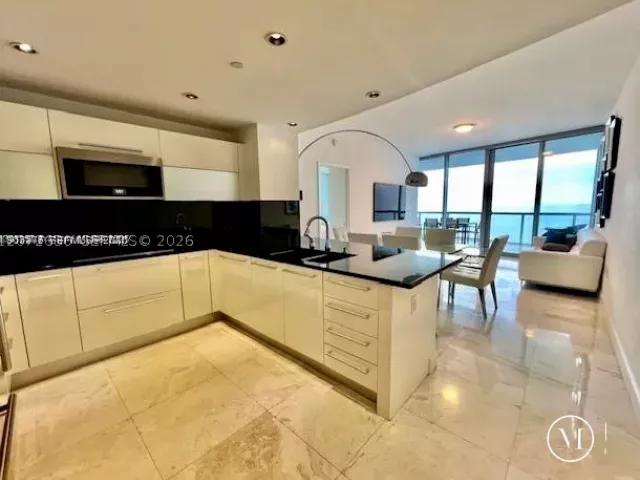 1-bedroom condo for rent in Sunny Isles Beach - 17121 Collins Ave 1007 - MondialRealty