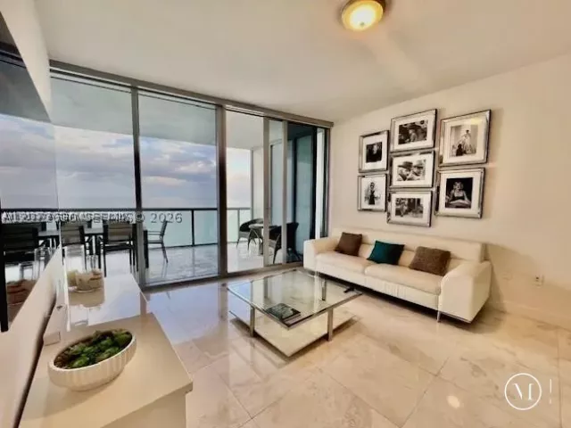 1-bedroom condo for rent in Sunny Isles Beach - 17121 Collins Ave 1007 - MondialRealty