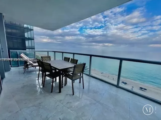 1-bedroom condo for rent in Sunny Isles Beach - 17121 Collins Ave 1007 - MondialRealty