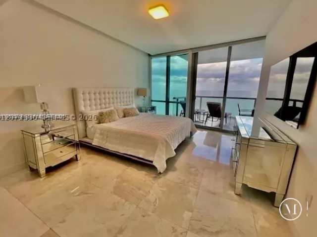 1-bedroom condo for rent in Sunny Isles Beach - 17121 Collins Ave 1007 - MondialRealty