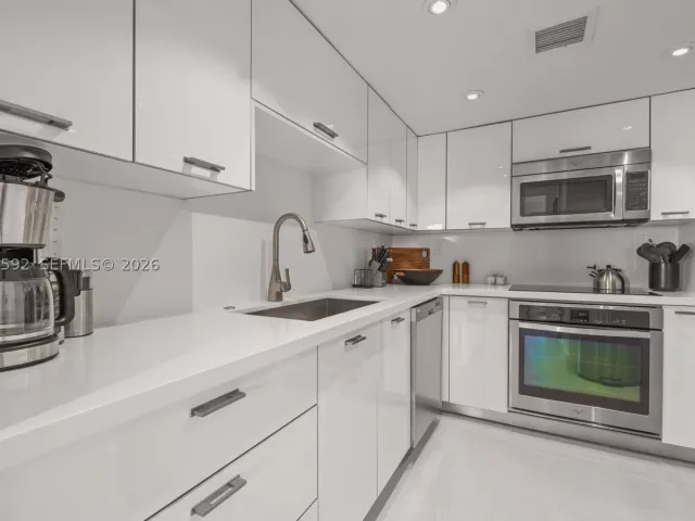 2-bedroom condo for sale in Miami Beach - 650 West Ave 709 - MondialRealty