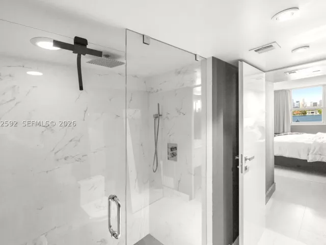 2-bedroom condo for sale in Miami Beach - 650 West Ave 709 - MondialRealty