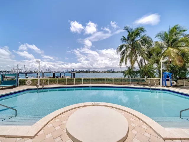 2-bedroom condo for sale in Miami Beach - 650 West Ave 709 - MondialRealty