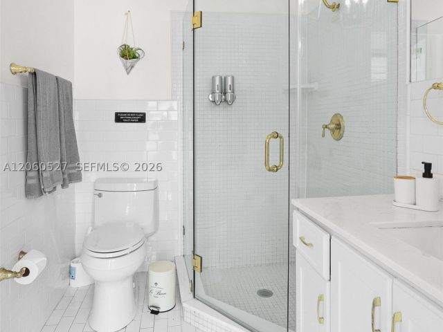 4-bedroom home for sale in Hollywood - 4810 Johnson St - MondialRealty