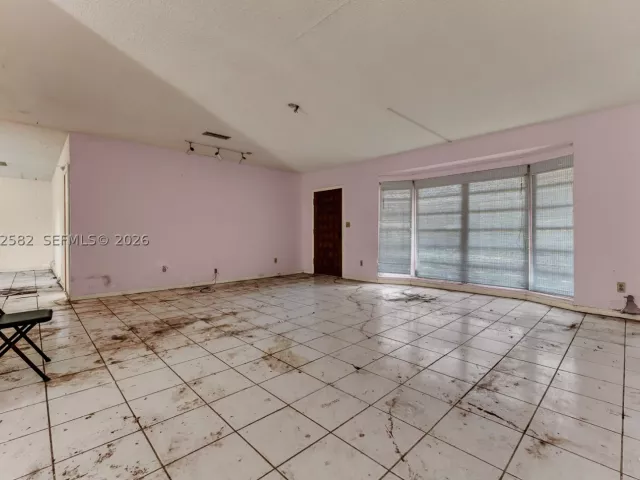 3-bedroom home for sale in Miami - 22775 SW 182nd Ave - MondialRealty