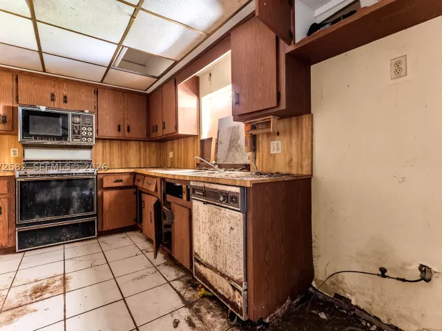 3-bedroom home for sale in Miami - 22775 SW 182nd Ave - MondialRealty